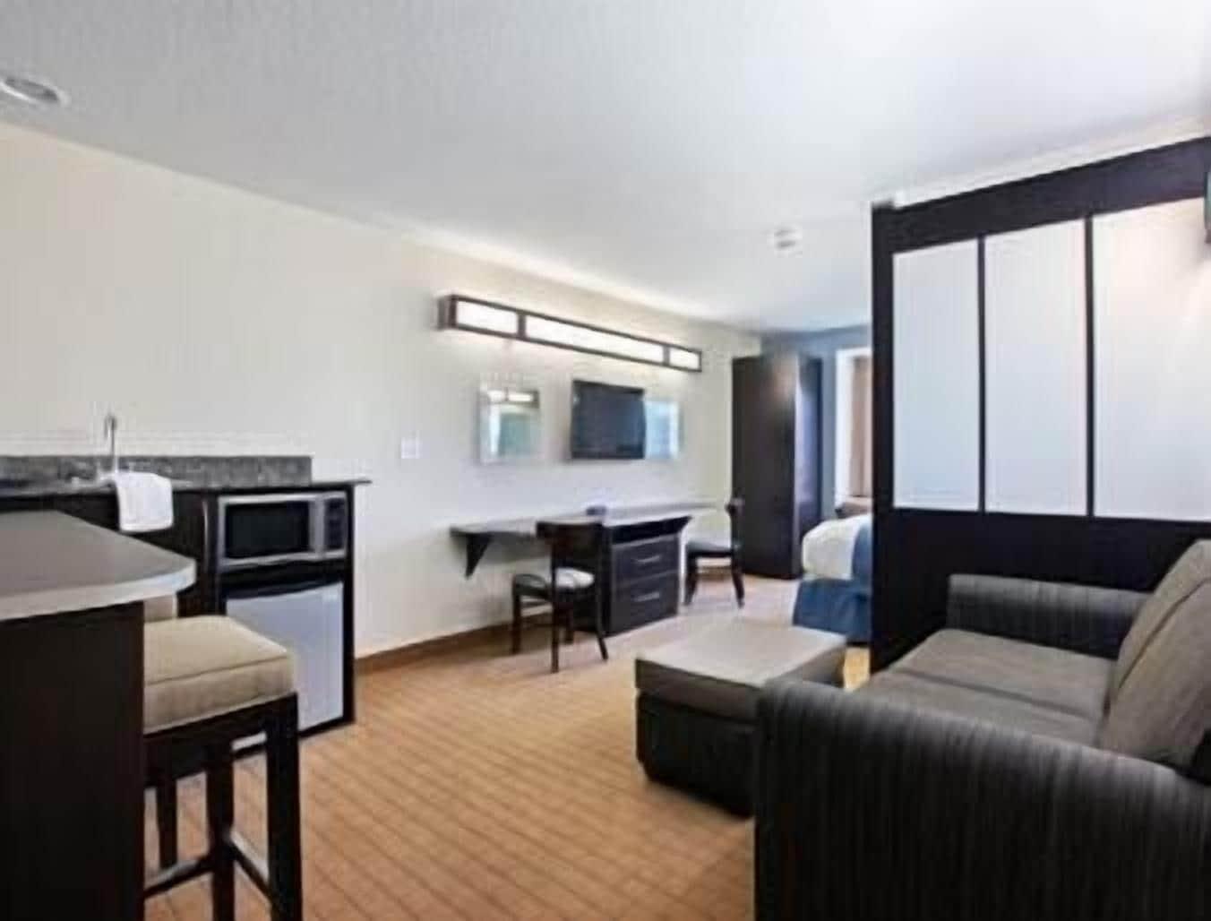 Microtel Inn & Suites By Wyndham Brooksville Ridge Manor Extérieur photo