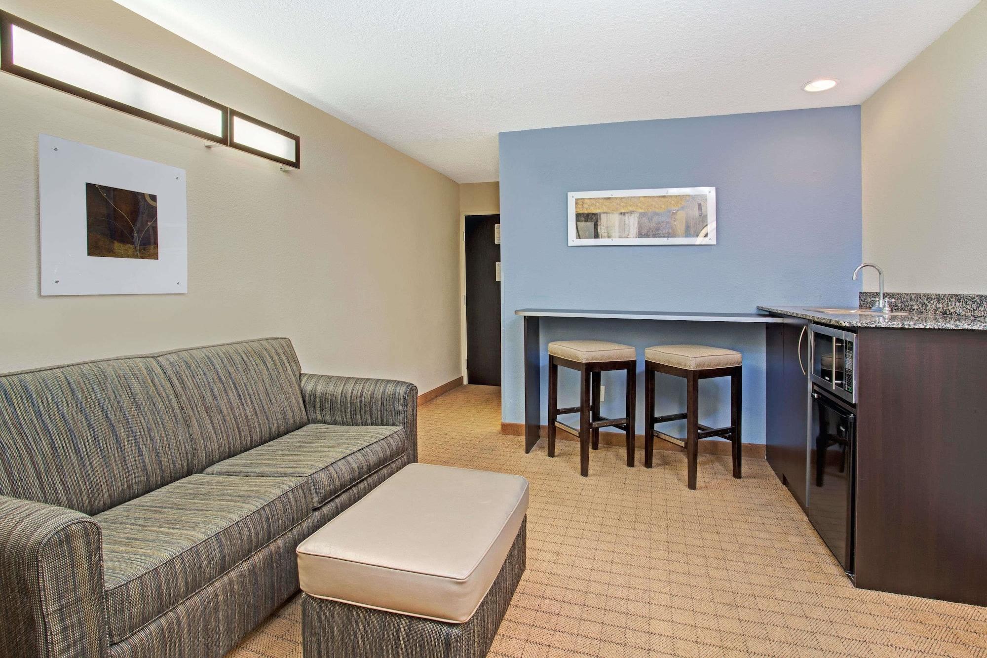 Microtel Inn & Suites By Wyndham Brooksville Ridge Manor Extérieur photo