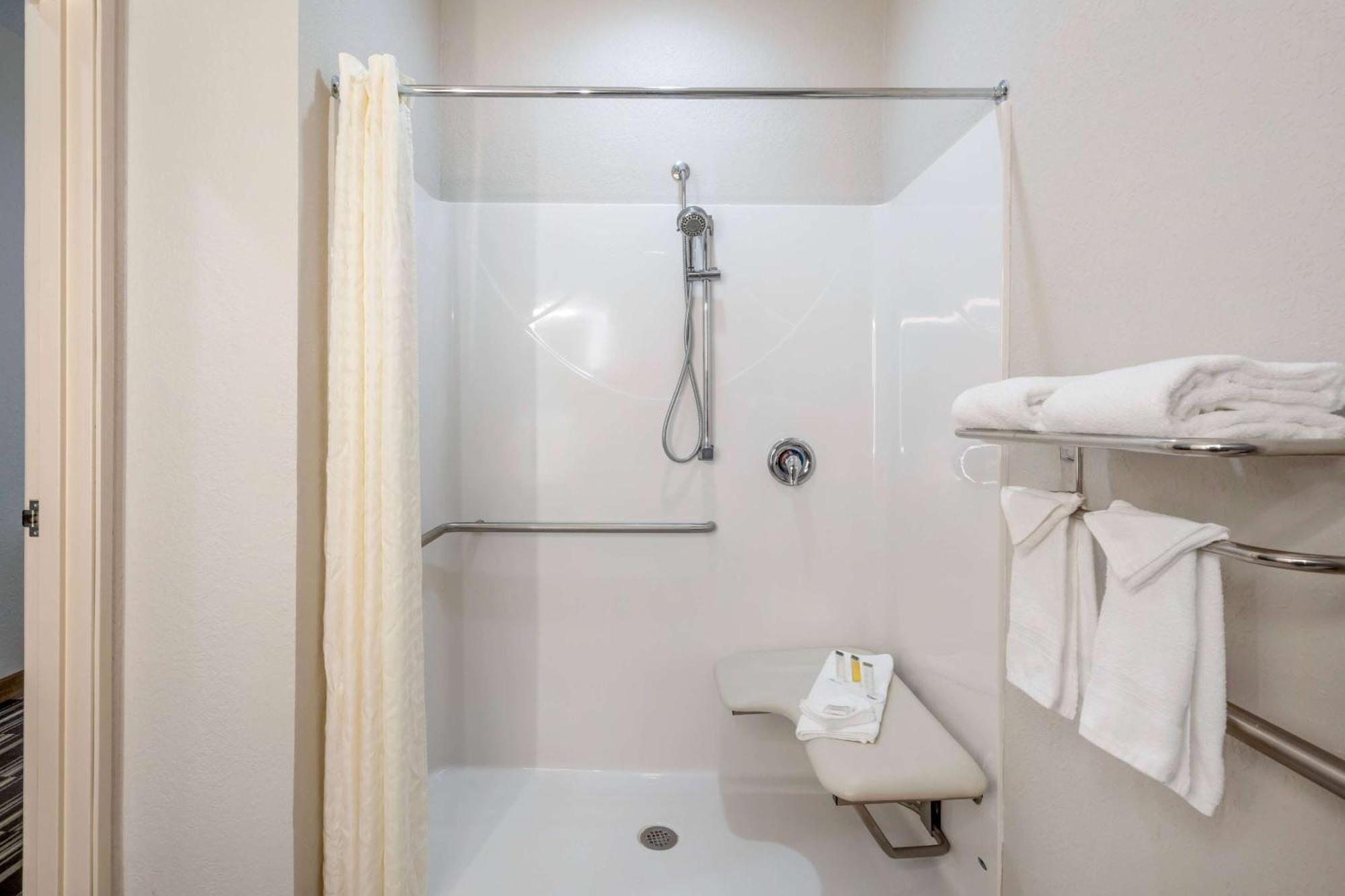 Microtel Inn & Suites By Wyndham Brooksville Ridge Manor Extérieur photo