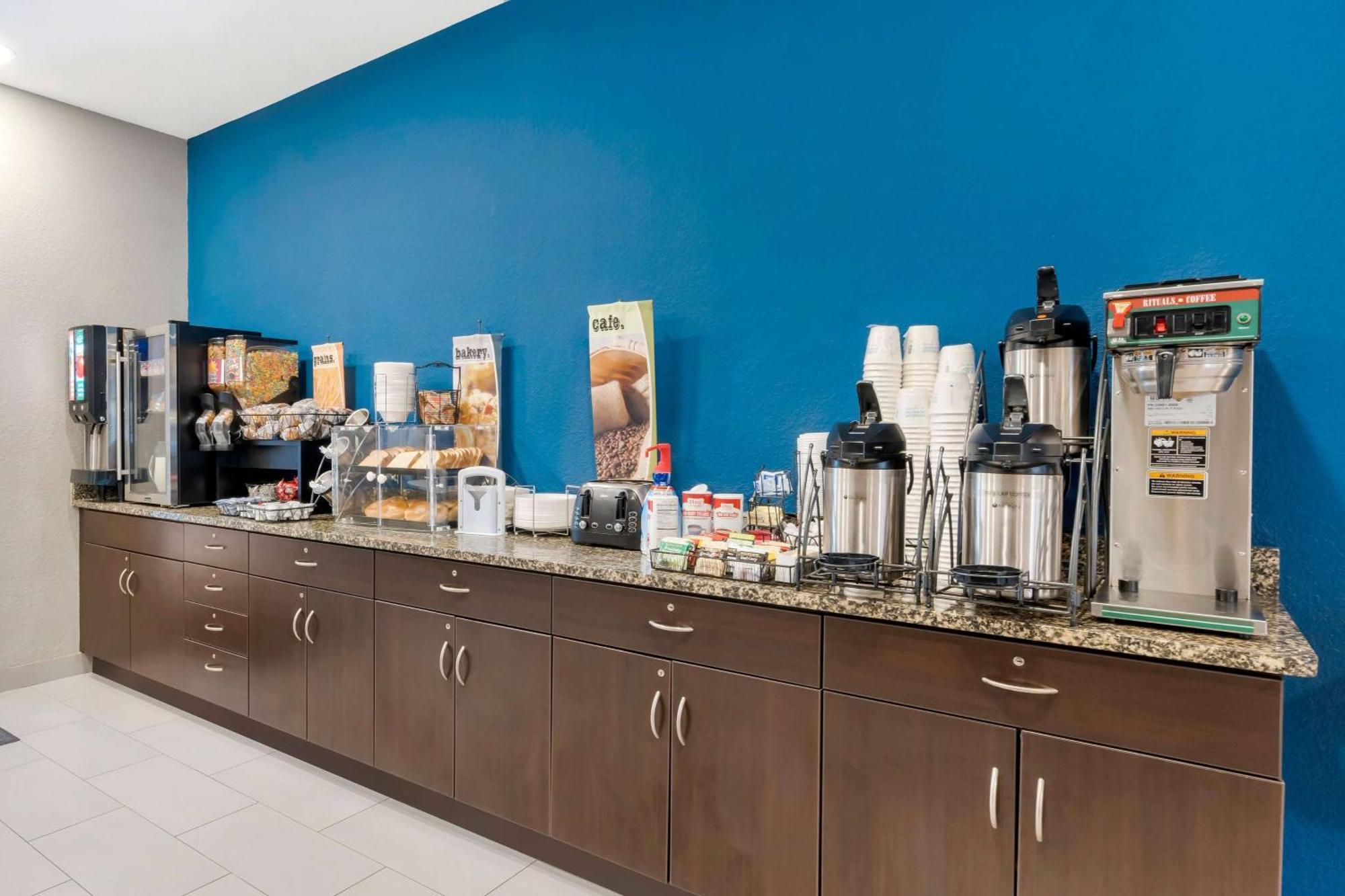 Microtel Inn & Suites By Wyndham Brooksville Ridge Manor Extérieur photo